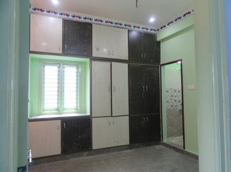 6) Li Id : 135 - Childrens Bedroom.JPG